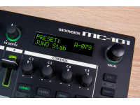 <b>Roland MC-101 BEAT MACHINE Caixa de Ritmos Musica Eletronica TR-808, TR-909, Juno-106, SH-101</b> <b>Roland MC-101 BEAT MACHINE Caixa de Ritmos Musica Eletronica TR-808, TR-909, Juno-106, SH-101</b>
